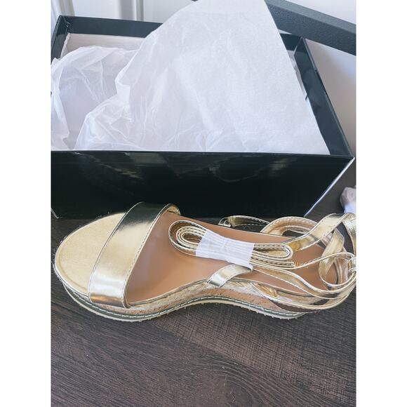NIB Pretty Little Thing Sandals Espadrille Lace Up Platform Gold 5 Party Event - Picture 3 of 5